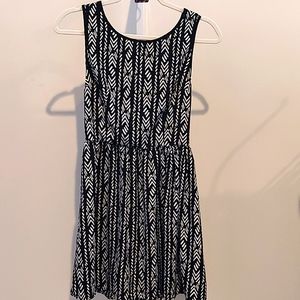 FOREVER 21 | Black & White Mini Dress XS